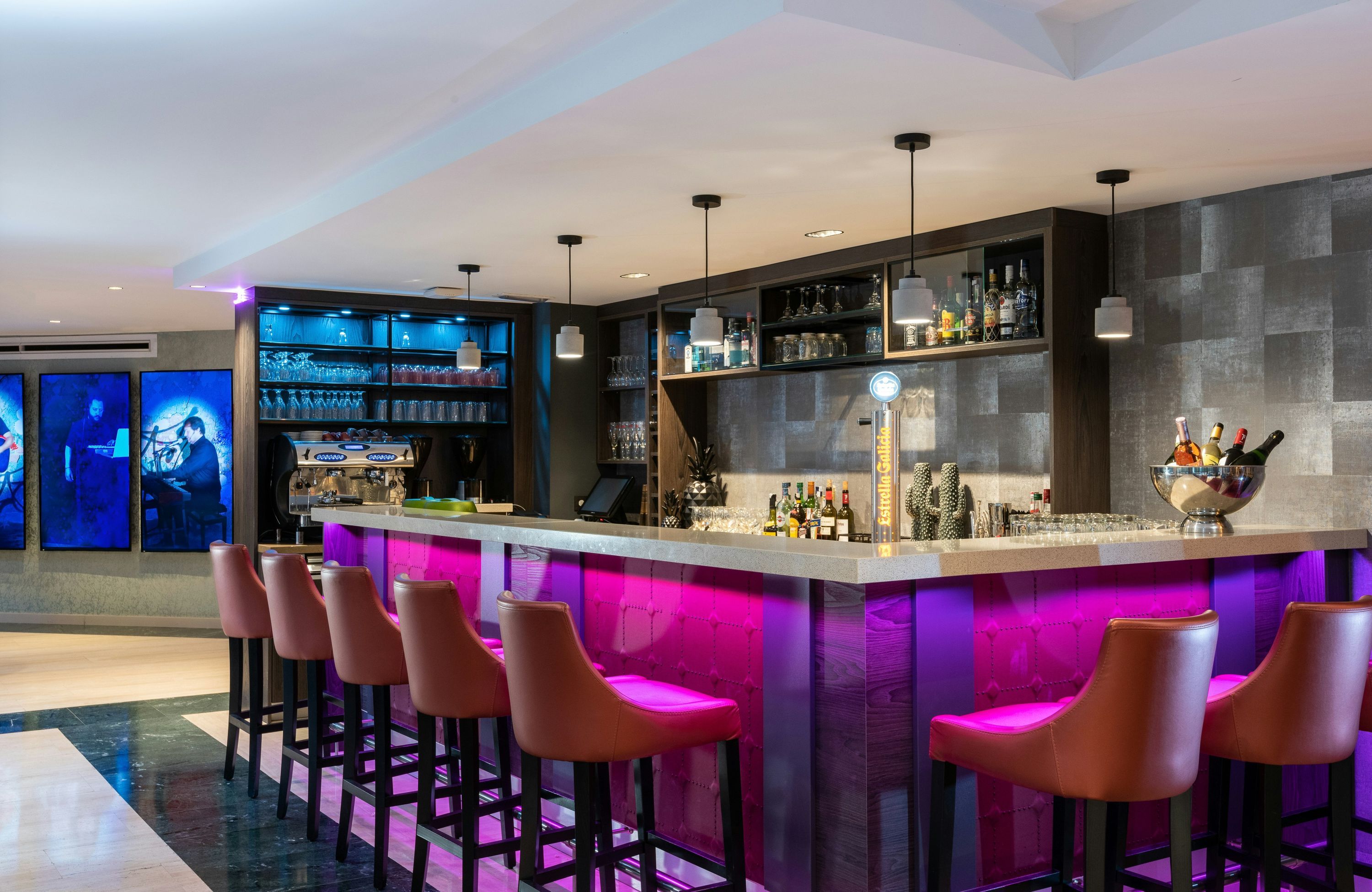 Bar