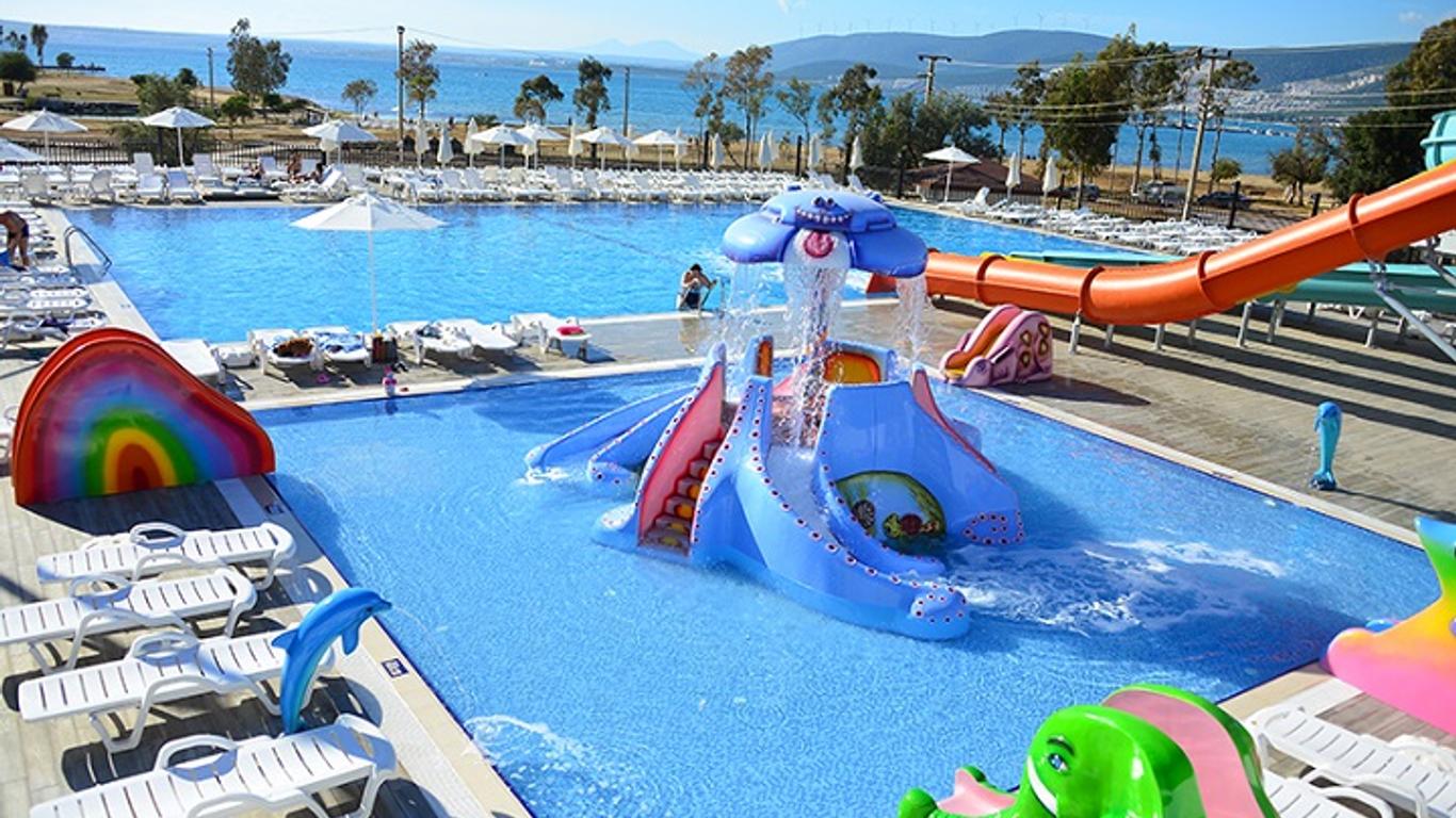 Ramada Resort Akbuk